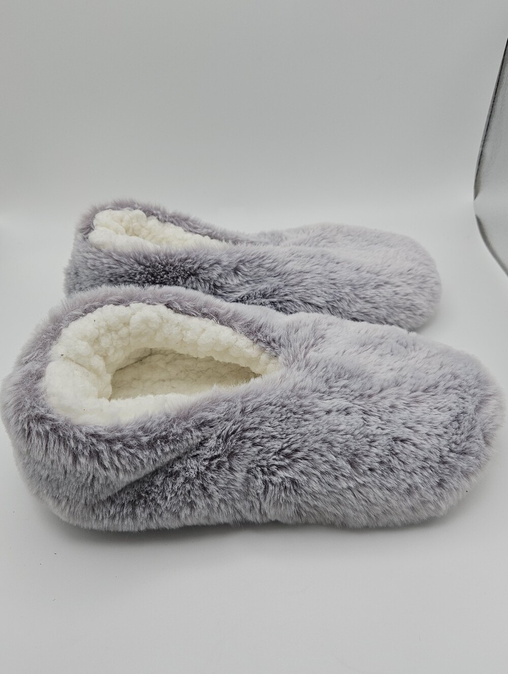 Lemon gray faux fur slippers with white sherpa lining SEE MEASUREMENTS